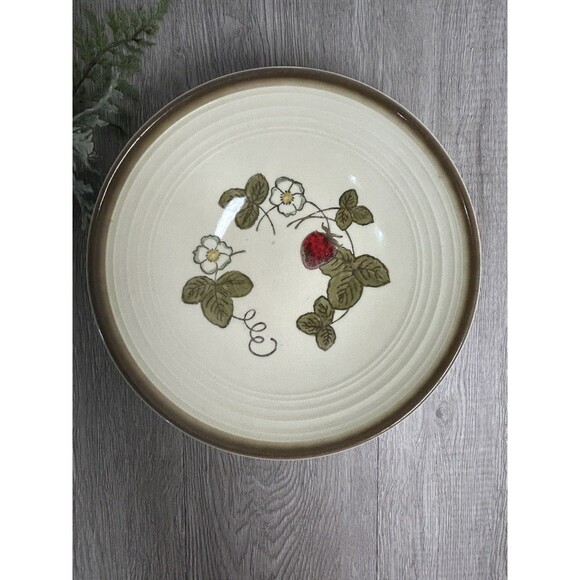 Vintage Metlox Poppy Trail California Strawberry Serving Bowl 9” - Picture 2 of 7